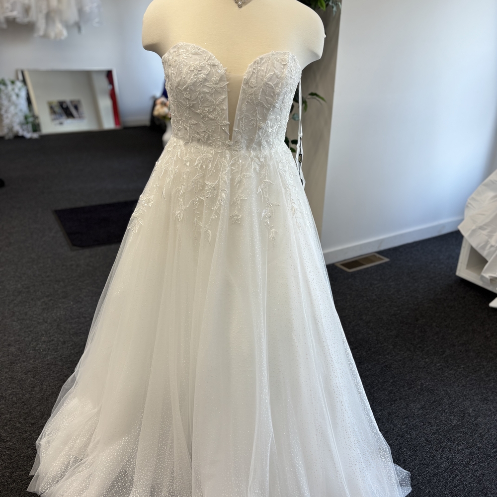 Elegant White Strapless Wedding Dress